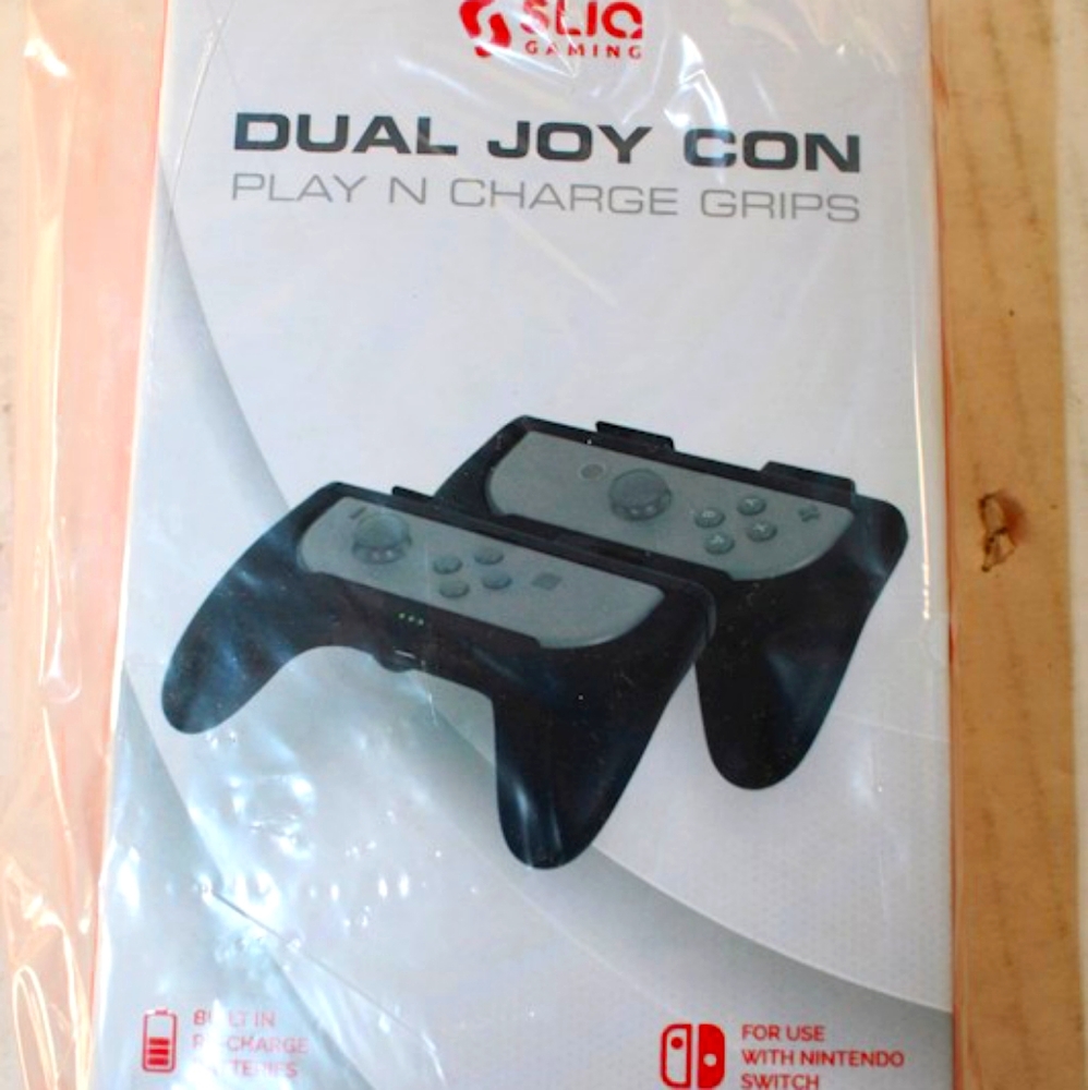 🌹3/$15 SALE🌹 Dual Joy Con Play N Charge Grips